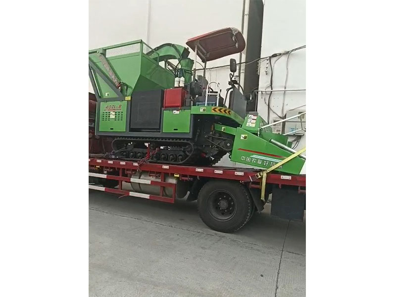 4QZL-8履带式青饲料收获机发车
